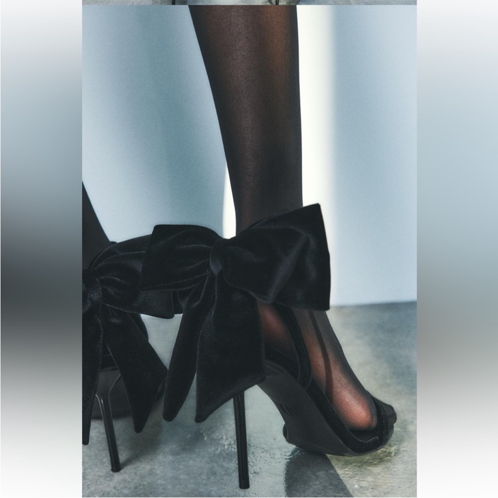 Zara Black velvet Ankle Strap Heels sandals with Bow - Picture 3 of 16